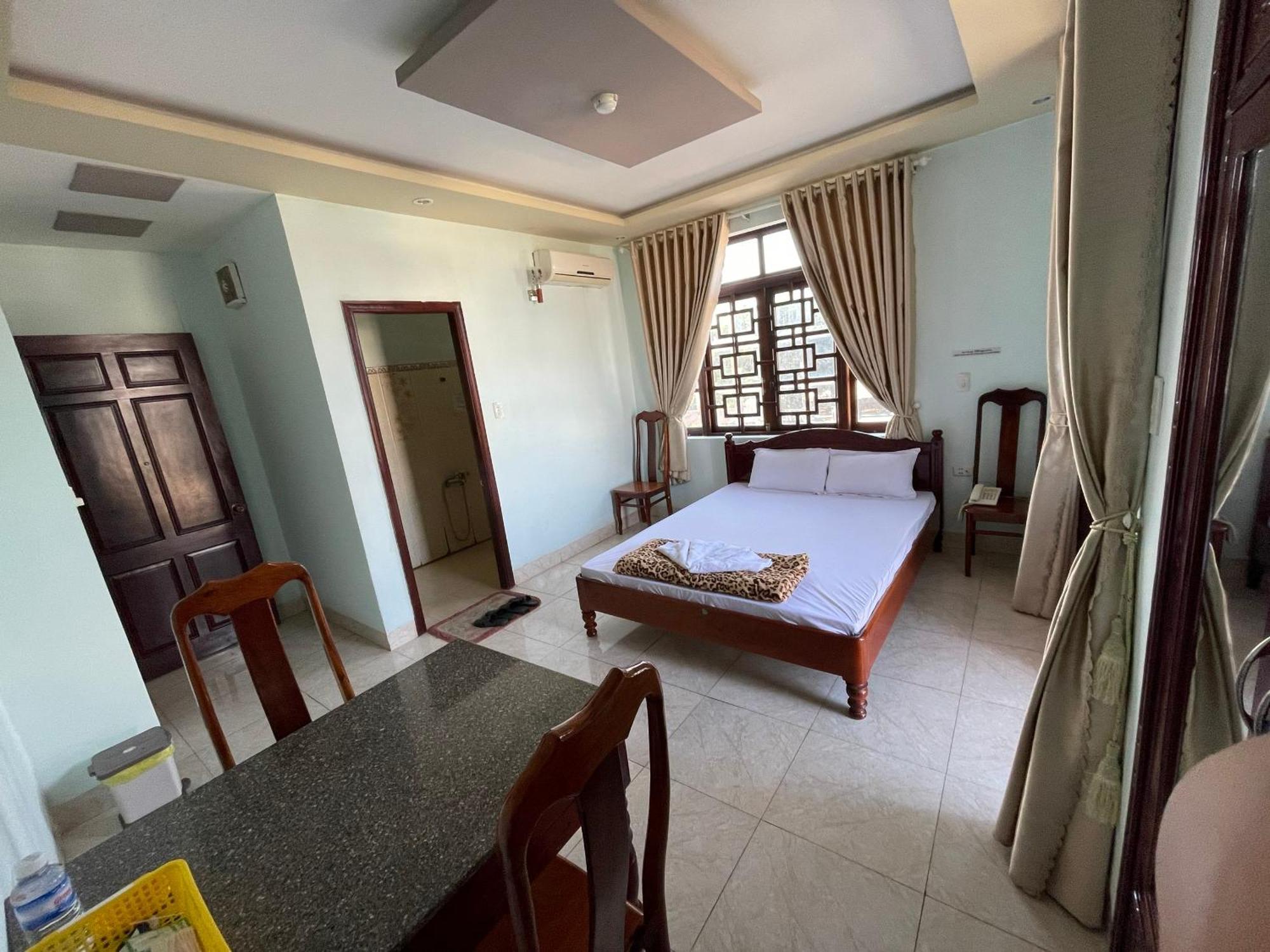 Manh Hung Hotel Buon Ma Thuot Exterior photo