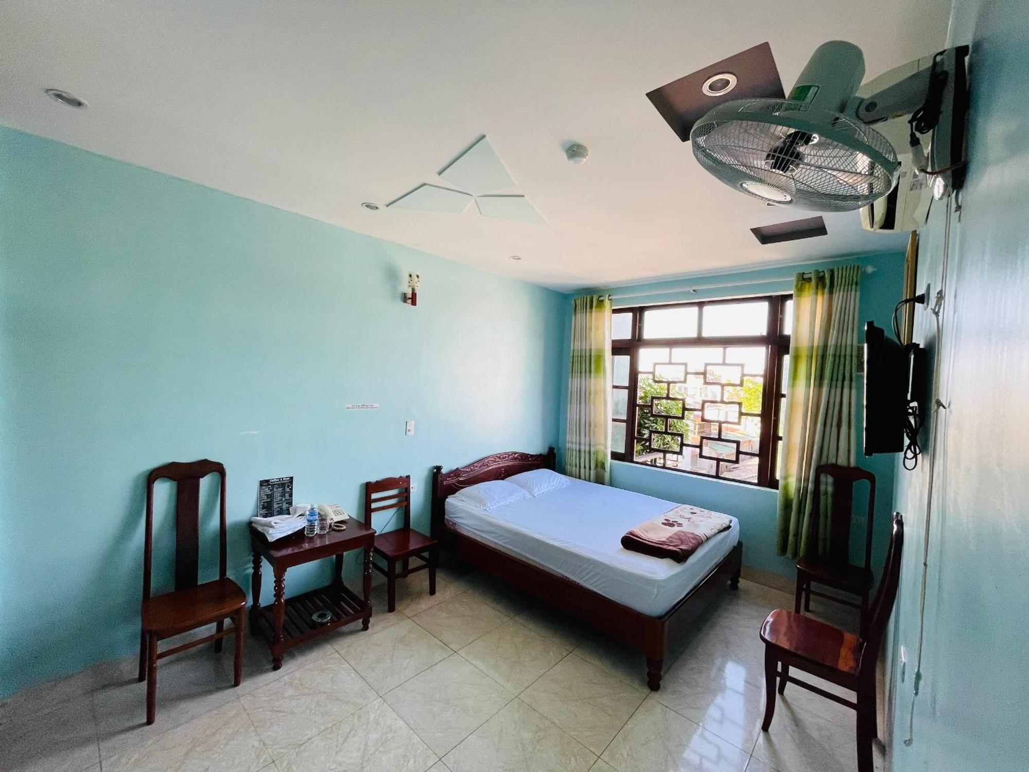 Manh Hung Hotel Buon Ma Thuot Exterior photo