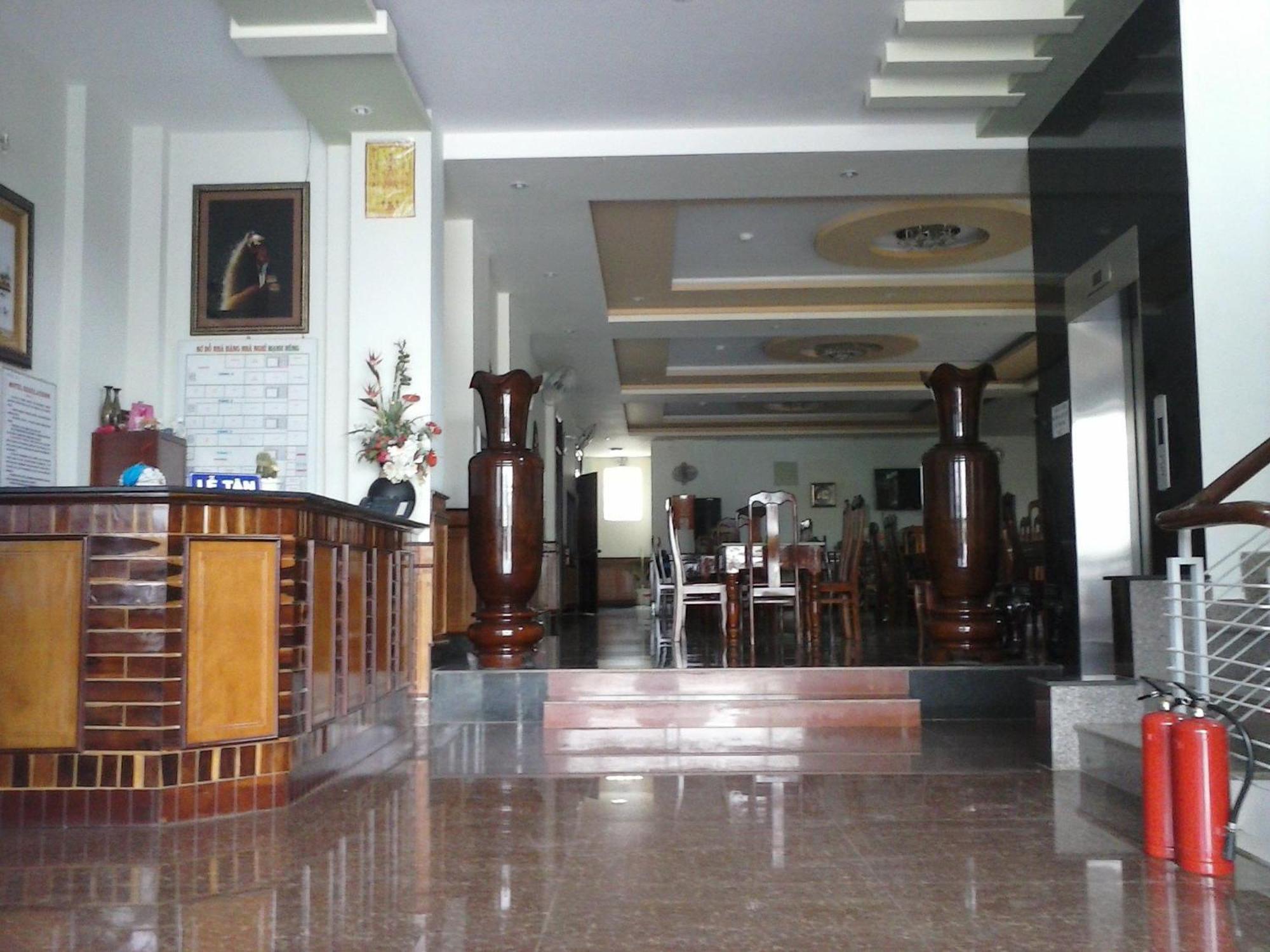 Manh Hung Hotel Buon Ma Thuot Exterior photo