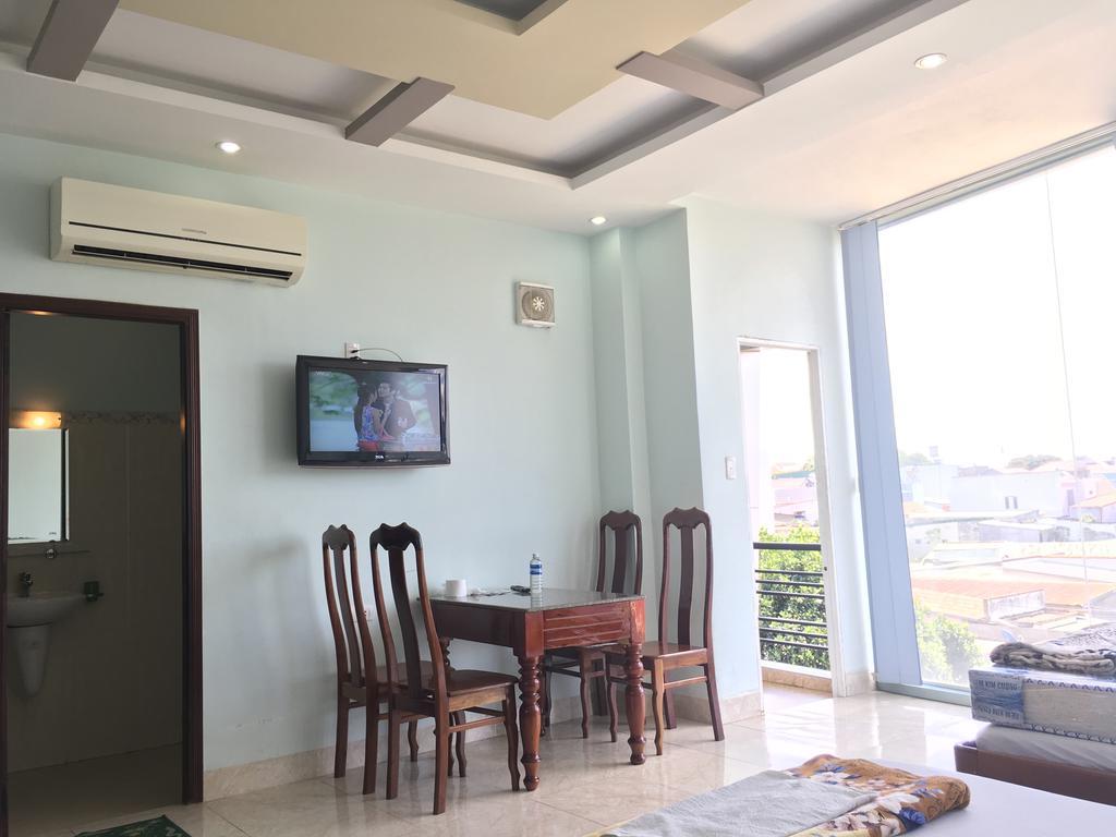 Manh Hung Hotel Buon Ma Thuot Exterior photo